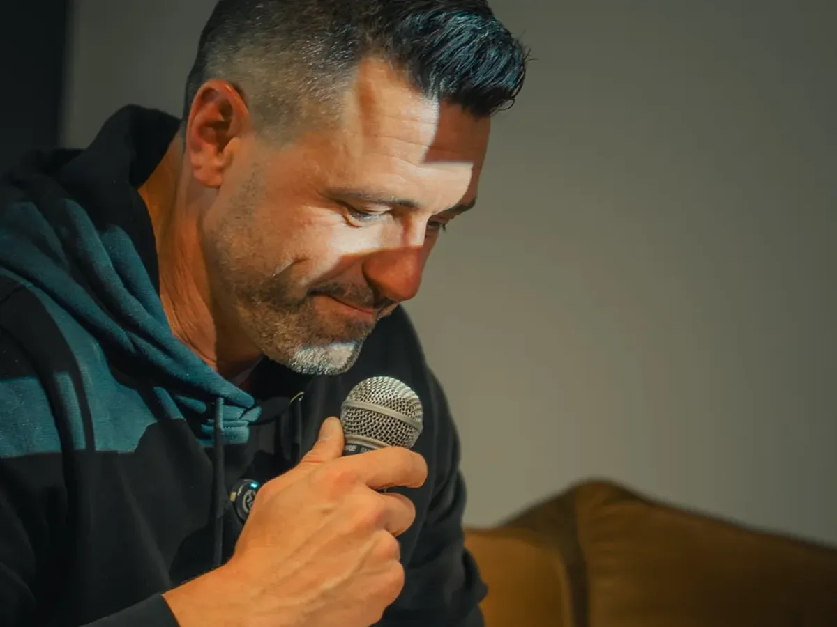 Cedric De Vlieger leest voor uit Kracht is een Keuze